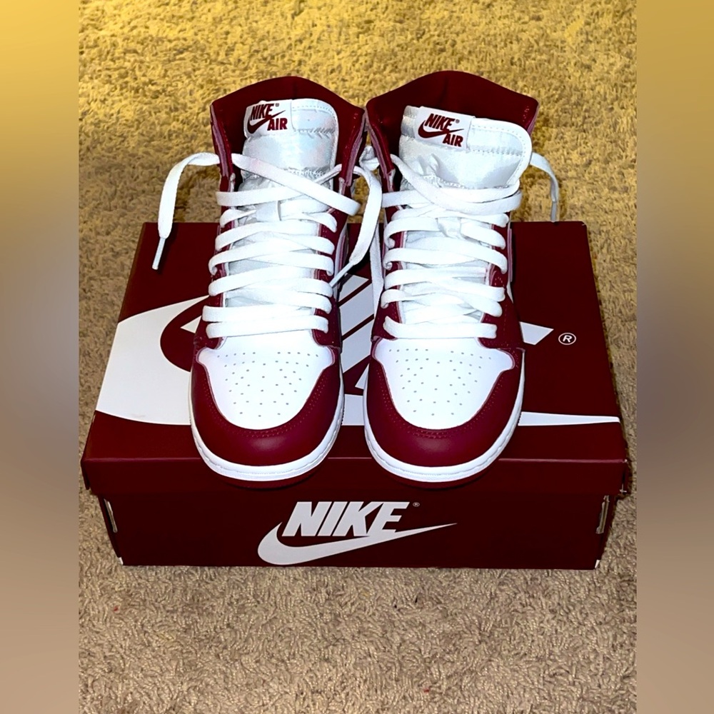 1985 Air Jordan 1s!! Burgundy Red! 7 Youth=9 Women’s